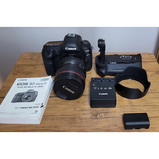 キヤノン(Canon)のCanon EOS 5D MarkIV レンズ バッテリーグリップ BG-E20(デジタル一眼)