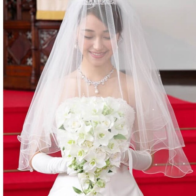 フリルパールウエディングベールシンプル結婚式くし櫛付きホワイト白ミドル丈 レディースのフォーマル/ドレス(ウェディングドレス)の商品写真