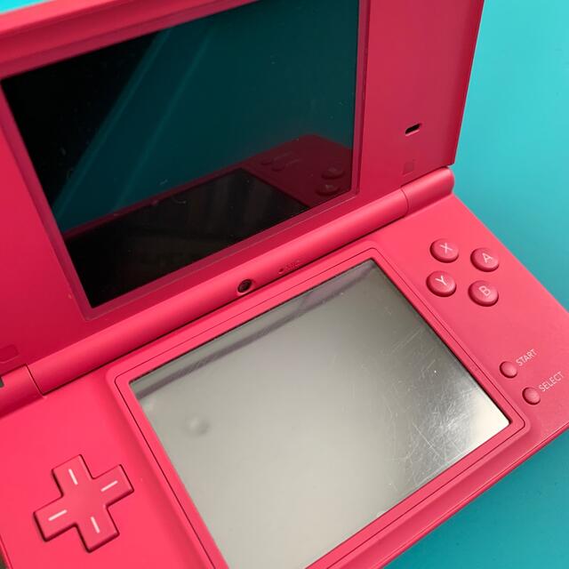 ニンテンドーDS(ニンテンドーDS)のニンテンドー　DSi  ピンク　（ジャンク品） エンタメ/ホビーのゲームソフト/ゲーム機本体(携帯用ゲーム機本体)の商品写真