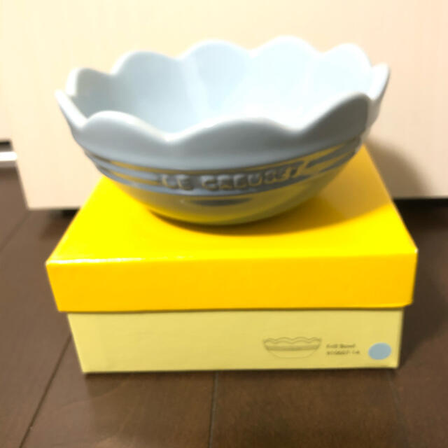 LE CREUSET(ルクルーゼ)のル・クルーゼ  フリルボール  コースタルブルー  インテリア/住まい/日用品のキッチン/食器(食器)の商品写真