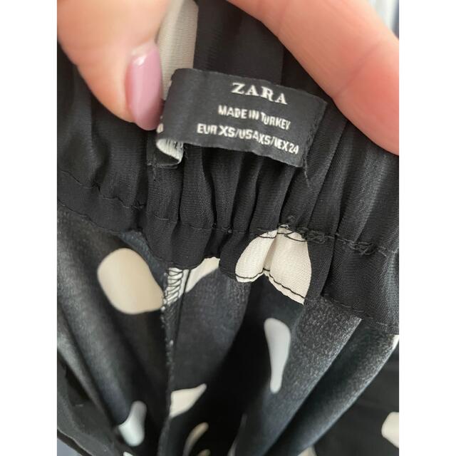 ZARA(ザラ)のZARA ドット柄　ワイドパンツ レディースのパンツ(カジュアルパンツ)の商品写真