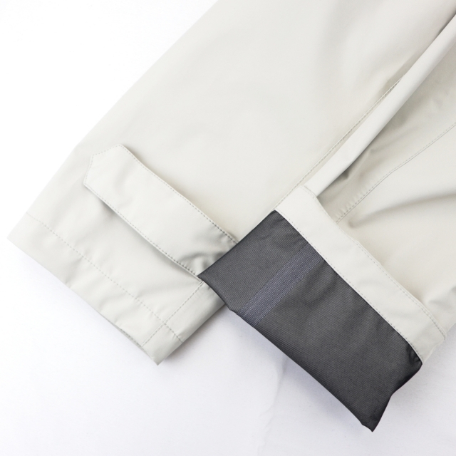 HERNO(ヘルノ)の美品 ヘルノ Laminar ステンカラーコート メンズ オフホワイト 50 メンズのジャケット/アウター(ステンカラーコート)の商品写真