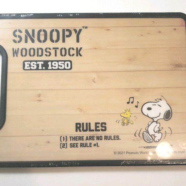 SNOOPY(スヌーピー)の【週末値引】スヌーピー カッティングボード まな板 2枚セットA＆D 匿名配送 インテリア/住まい/日用品のキッチン/食器(調理道具/製菓道具)の商品写真