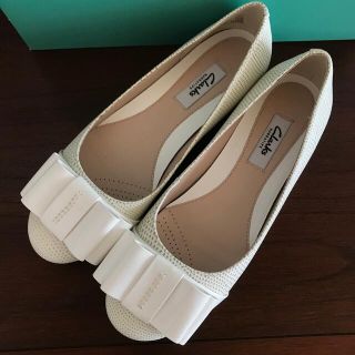 クラークス(Clarks)の新品　クラークス　レディース　パンプス　本革　リボン(ハイヒール/パンプス)