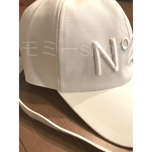 N°21(ヌメロヴェントゥーノ)のN°21 ヌメロヴェントゥーノ  ホワイト　ユニセックス　刺繍ロゴキャップ　新品 レディースの帽子(キャップ)の商品写真