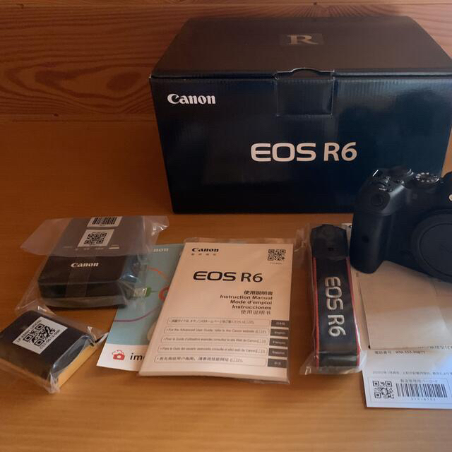 Canon(キヤノン)のほぼ新品 CANON EOS R6 ショット数３回 スマホ/家電/カメラのカメラ(ミラーレス一眼)の商品写真