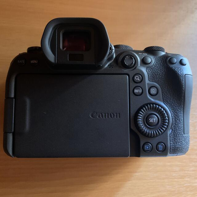 Canon(キヤノン)のほぼ新品 CANON EOS R6 ショット数３回 スマホ/家電/カメラのカメラ(ミラーレス一眼)の商品写真