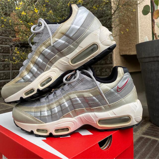 NIKE(ナイキ)のAirmax 95 プレミアム　QS シルバー　25.5cm メンズの靴/シューズ(スニーカー)の商品写真