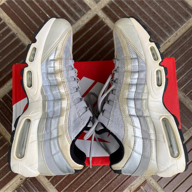 NIKE(ナイキ)のAirmax 95 プレミアム　QS シルバー　25.5cm メンズの靴/シューズ(スニーカー)の商品写真