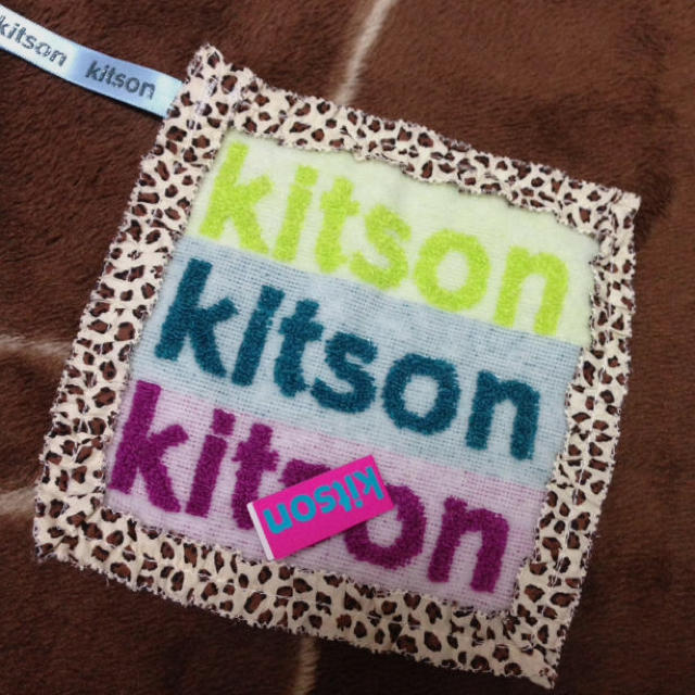 KITSON(キットソン)のkitsonの新品タグつきハンドタオル レディースのファッション小物(ハンカチ)の商品写真