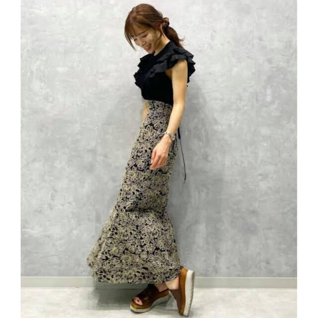 COCO DEAL(ココディール)のcocodeal ラインフラワー配色刺繍ハイウエストマーメイドスカート レディースのスカート(ロングスカート)の商品写真