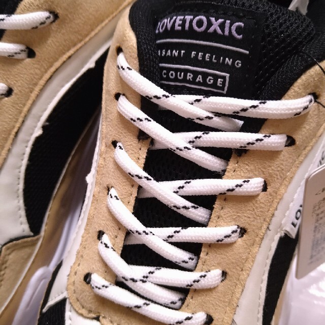 lovetoxic(ラブトキシック)の即購入🆗♥️　新品♡スニーカー♡22~22.5♡ キッズ/ベビー/マタニティのキッズ靴/シューズ(15cm~)(スニーカー)の商品写真
