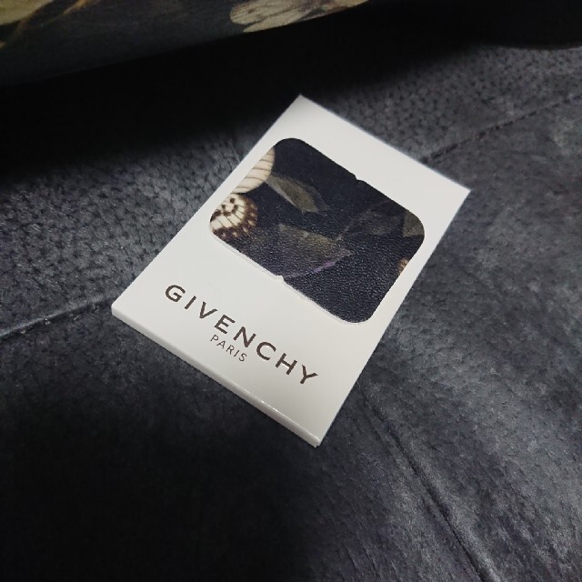 GIVENCHY(ジバンシィ)の訳あり/正規品/GIVENCHY/パンドラ/花&蝶柄/ショルダーバッグ レディースのバッグ(ショルダーバッグ)の商品写真