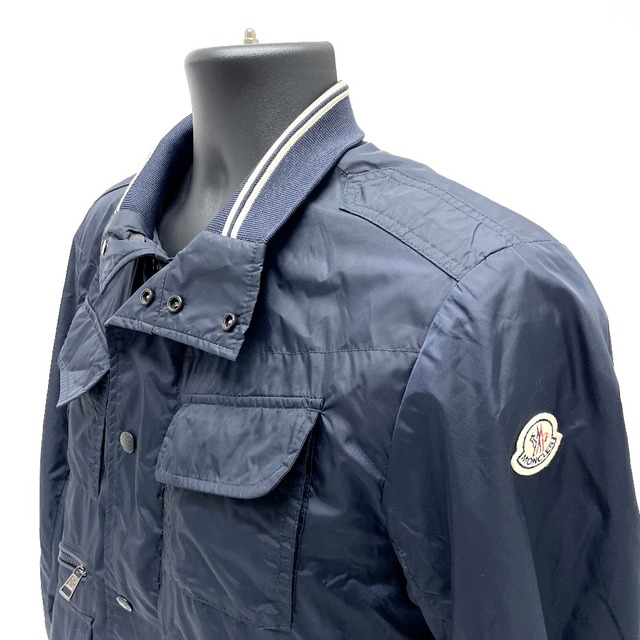 MONCLER(モンクレール)のモンクレール MONCLER LEVENS ルヴァン 4114505 ロゴパッチ ジップアップ ブルゾン ナイロンジャケット ナイロン ネイビー メンズのジャケット/アウター(ナイロンジャケット)の商品写真