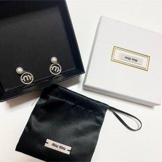 ミュウミュウ パールピアス ピアスの通販 7点 | miumiuのレディースを