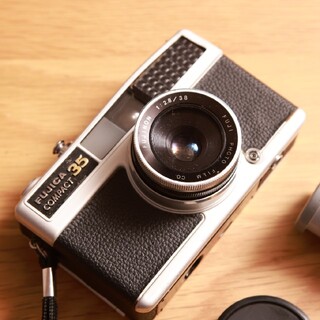フジフイルム(富士フイルム)の富士フイルム　フィルムカメラ　FUJICA COMPACT35　フィルム付き(フィルムカメラ)