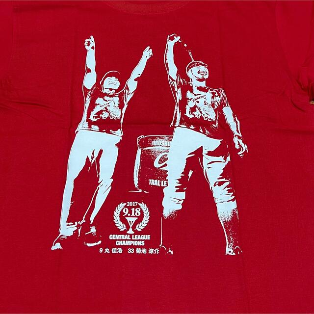 広島東洋カープ(ヒロシマトウヨウカープ)の●『カープオリジナル2017優勝記念Tシャツ』 スポーツ/アウトドアの野球(記念品/関連グッズ)の商品写真