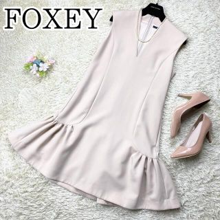 フォクシー(FOXEY)の新品同様 フォクシー ひざ丈ワンピース ノースリーブ タック ライトベージュ(ひざ丈ワンピース)