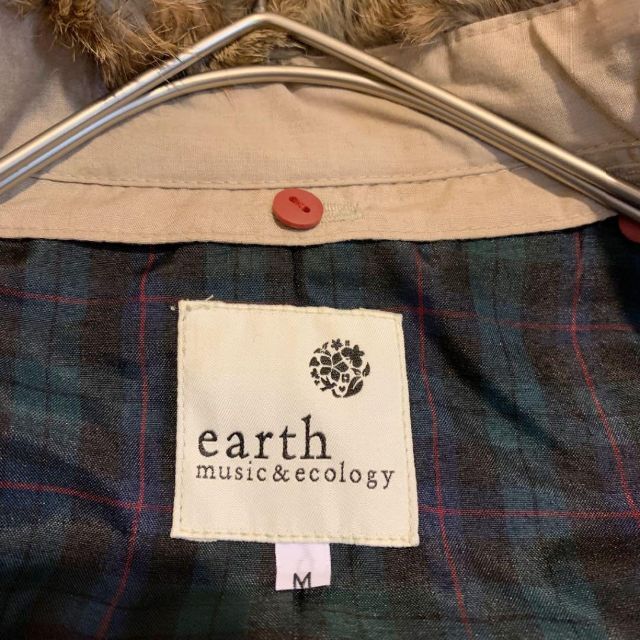 earth music & ecology(アースミュージックアンドエコロジー)のearth music&ecology 赤ピーコート　金色ボタン　ファー襟 レディースのジャケット/アウター(ピーコート)の商品写真