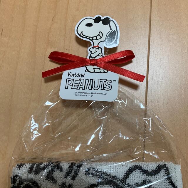 PEANUTS(ピーナッツ)のスヌーピー　タオルハンカチ レディースのファッション小物(ハンカチ)の商品写真