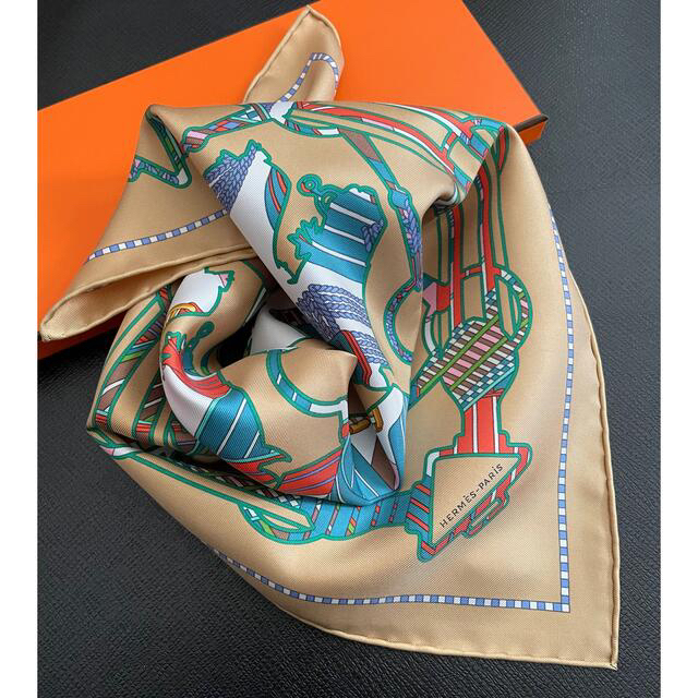 Hermes(エルメス)のエルメス 2022ガヴロッシュ タッタソール ゴールドベージュ 新品 レディースのファッション小物(バンダナ/スカーフ)の商品写真
