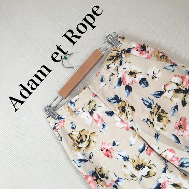 Adam et Rope'(アダムエロぺ)のAdam et Rope ボタニカル柄　アンクルパンツ レディースのパンツ(クロップドパンツ)の商品写真