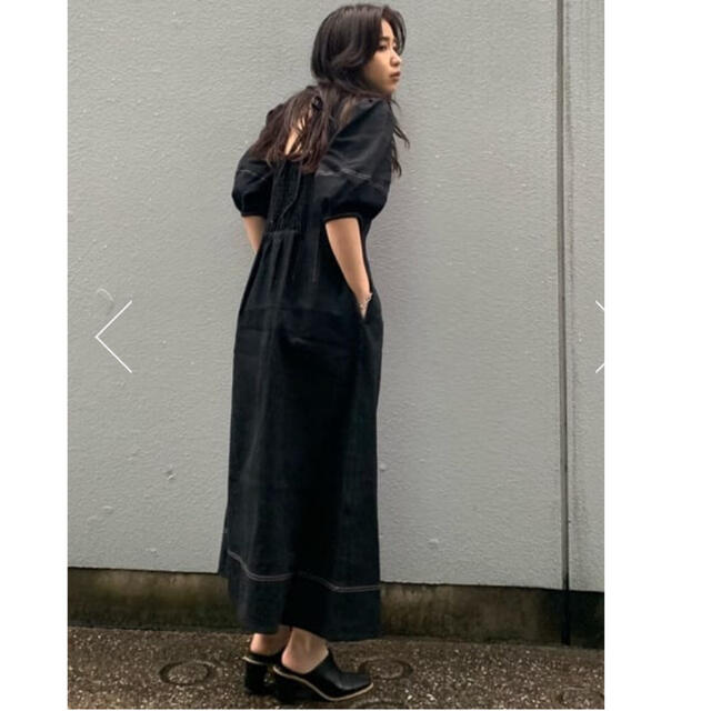 AZUL by moussy(アズールバイマウジー)の【PLUS】BACK OPEN FLARE LONG ONEPIECE レディースのワンピース(ロングワンピース/マキシワンピース)の商品写真