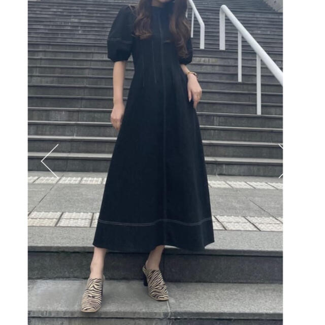 AZUL by moussy(アズールバイマウジー)の【PLUS】BACK OPEN FLARE LONG ONEPIECE レディースのワンピース(ロングワンピース/マキシワンピース)の商品写真