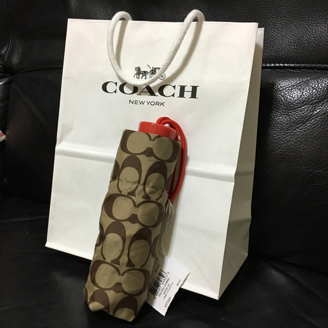 COACH(コーチ)の大幅値下げ！新品 COACH　折り畳み傘【送料込】① レディースのファッション小物(傘)の商品写真