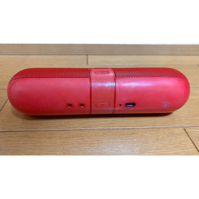 Beats by Dr Dre(ビーツバイドクタードレ)のbeats pill 2.0 Bluetoothスピーカー（Red）スタンド付き スマホ/家電/カメラのオーディオ機器(スピーカー)の商品写真