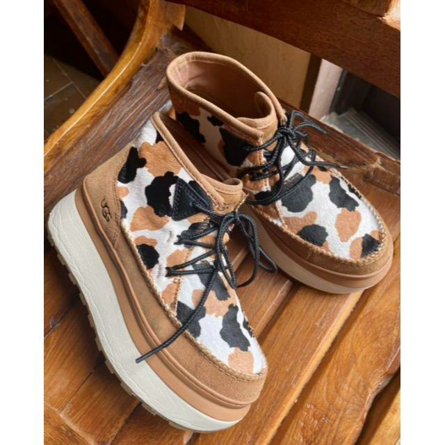 UGG(アグ)の完売しました。。美品✨22✨UGG✨Marin Bootie Cow Print レディースの靴/シューズ(スニーカー)の商品写真