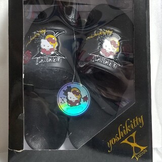 サンリオ(サンリオ)の【新品】X JAPAN　Yoshikitty シャワーサンダル　フリーサイズ　黒(サンダル)