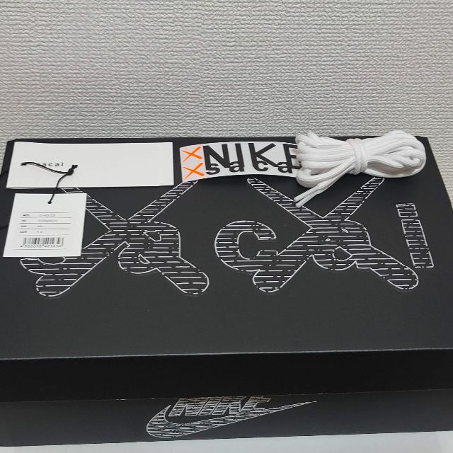 sacai(サカイ)の【新品25cm】 Nike x sacai x KAWS Blazer Low メンズの靴/シューズ(スニーカー)の商品写真