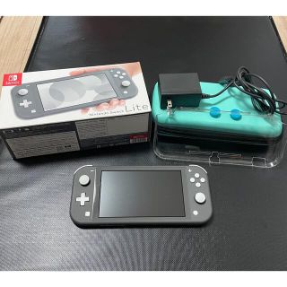 ニンテンドースイッチ(Nintendo Switch)の【値下げ】美品Nintendo Switch Liteグレー(おまけ付き)(携帯用ゲーム機本体)