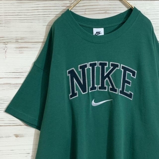 ナイキ(NIKE)のNIKE バーシティTシャツ 緑 グリーン 刺繍 XXL USモデル(Tシャツ/カットソー(半袖/袖なし))