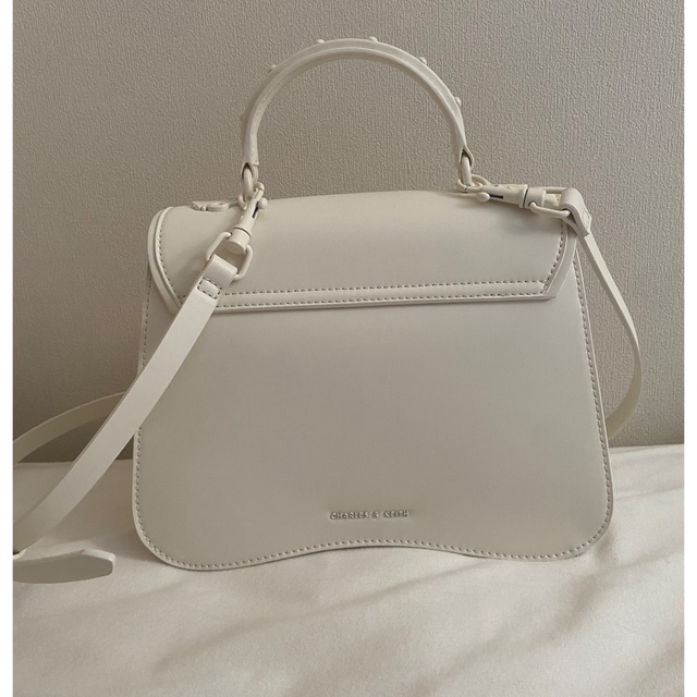 Charles and Keith(チャールズアンドキース)のCharles&keith  meriah studded top handle レディースのバッグ(ショルダーバッグ)の商品写真