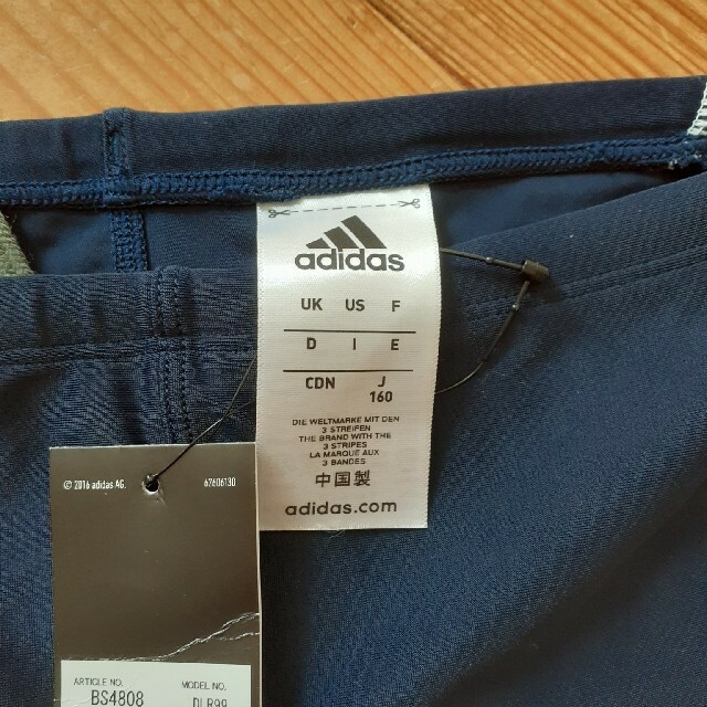 adidas(アディダス)の新品アディダス男子水着160㎝ キッズ/ベビー/マタニティのキッズ服男の子用(90cm~)(水着)の商品写真