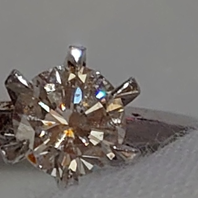 ダイヤモンドリング・本物0.6カラット レディースのアクセサリー(リング(指輪))の商品写真