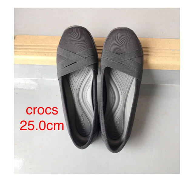 crocs(クロックス)のクロックス　スニーカー　ビジーデイ　ストラッピーフラット　ウィメン レディースの靴/シューズ(スニーカー)の商品写真