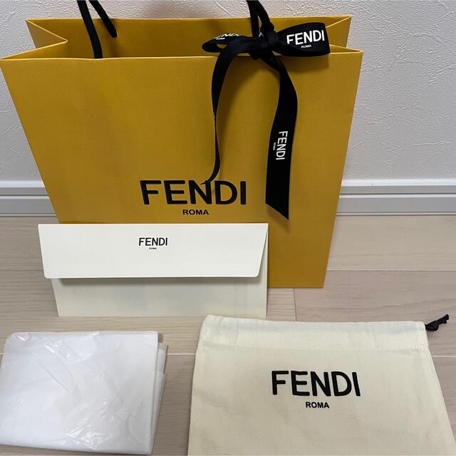 FENDI(フェンディ)のFENDI バック.正規品.美品.未使用品 レディースのバッグ(ショルダーバッグ)の商品写真