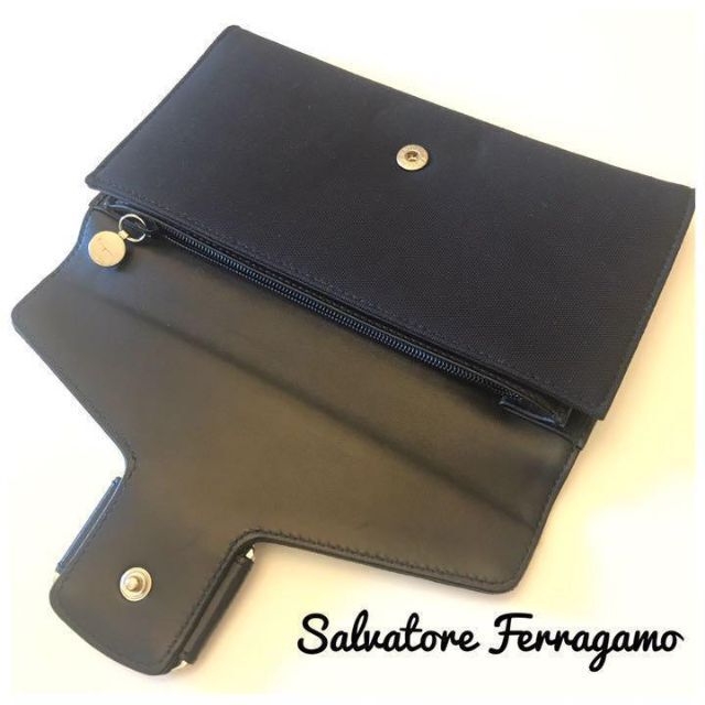 Ferragamo(フェラガモ)の【 美品 】フェラガモ ヴァラ 長財布 ブラック 黒 キャンバス シルバー金具 レディースのファッション小物(財布)の商品写真