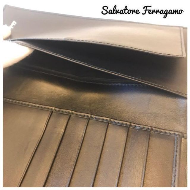 Ferragamo(フェラガモ)の【 美品 】フェラガモ ヴァラ 長財布 ブラック 黒 キャンバス シルバー金具 レディースのファッション小物(財布)の商品写真