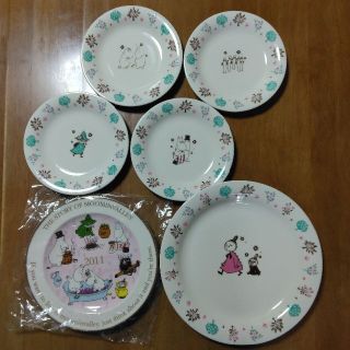 ムーミン(MOOMIN)の2011年ムーミン イヤープレート＆団らんプレートセット マグカップ 未使用(食器)