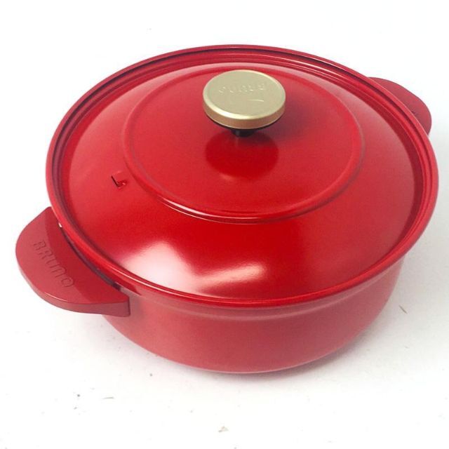 [新品]BRUNO ブルーノ 1台4役本格調理 グリルポット専用鍋　赤 インテリア/住まい/日用品のキッチン/食器(鍋/フライパン)の商品写真