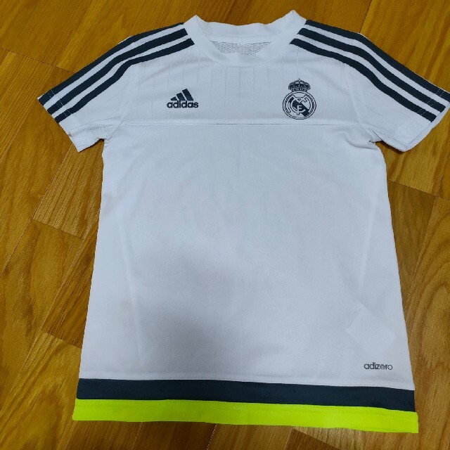 adidas(アディダス)のadidas hala madrid 子供 Tシャツ 130 スポーツ/アウトドアのサッカー/フットサル(ウェア)の商品写真