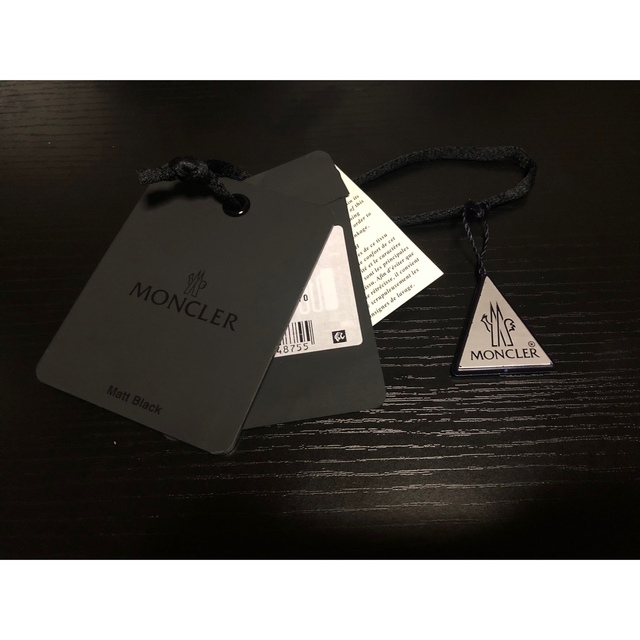 MONCLER(モンクレール)の【美品】モンクレール　ライトダウンベスト ゴルド　ブラック　サイズ0 メンズのジャケット/アウター(ダウンベスト)の商品写真