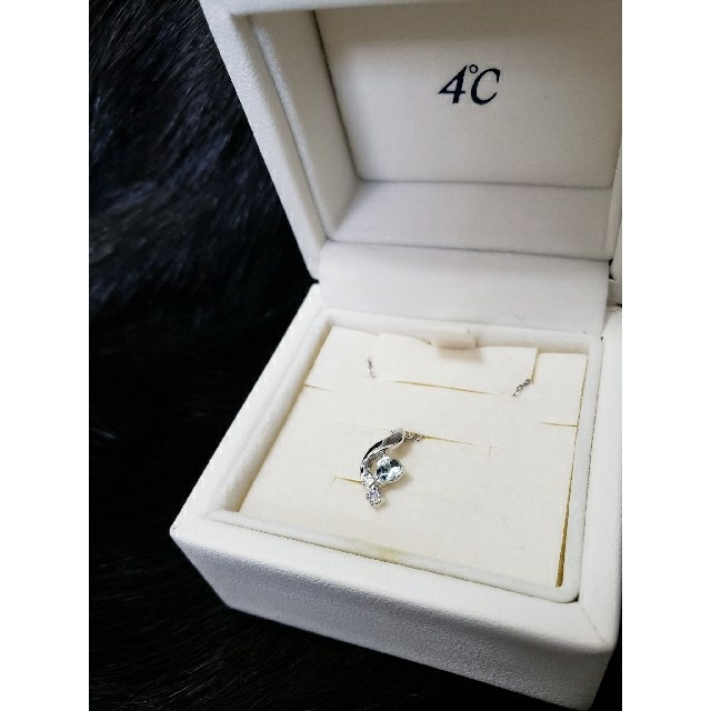 4℃(ヨンドシー)の4℃　ネックレス　3ストーン　k10　ハート　モチーフ　美品 レディースのアクセサリー(ネックレス)の商品写真