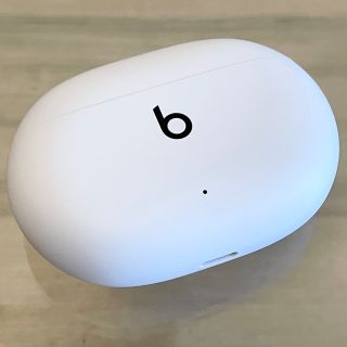 ビーツバイドクタードレ(Beats by Dr Dre)の美品★Beats Studio Buds ホワイト 充電ケースのみ(ヘッドフォン/イヤフォン)