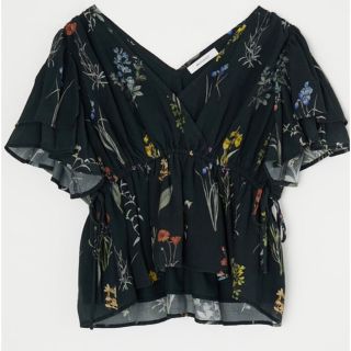 マウジー(moussy)のmoussy BOTANICAL RUFFLE BLOUSE(シャツ/ブラウス(半袖/袖なし))