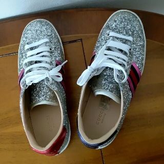 GUCCI(スニーカー ・ シルバー/銀色系)のフリマアイテム一覧 GUCCI(スニーカー ・ シルバー/銀色系)のフリマアイテム一覧